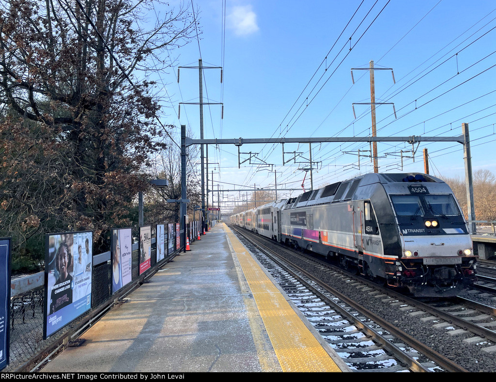 NJT Train # 7818 arriving with ALP-45DP # 4504 in the lead 